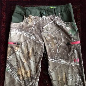 NEVER BEEN WORN Under Armour camouflage pants